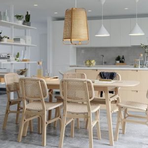 Mesa de comedor de bambú claro Estilo Japandi de Ikea