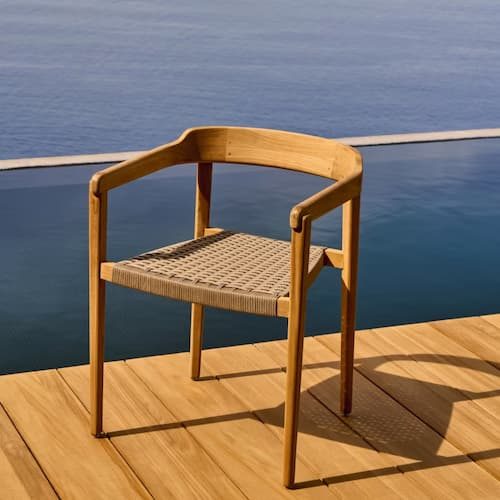 Silla de comedor de Kave Home de madera maciza de teca